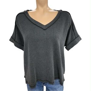 Zenana Outfitters Black and Gray V-Neck Top Size M